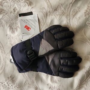 Brand new black ski gloves.